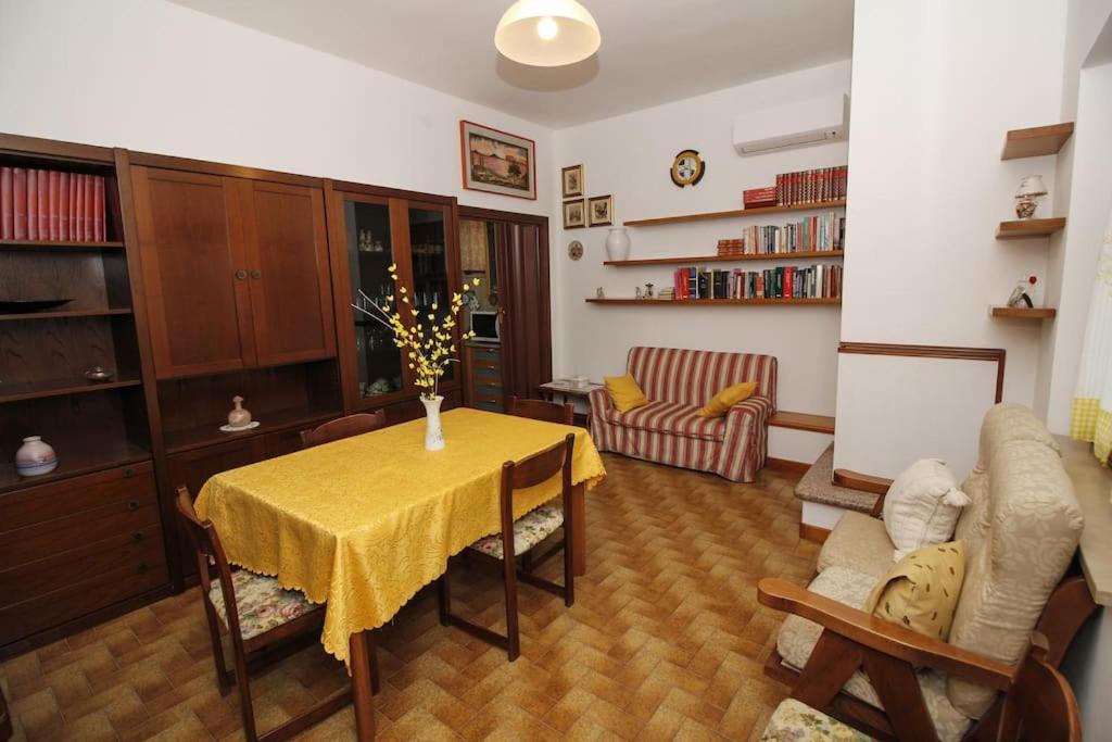 La Casa Di Carlo Apartamento SantʼAntìoco Exterior foto